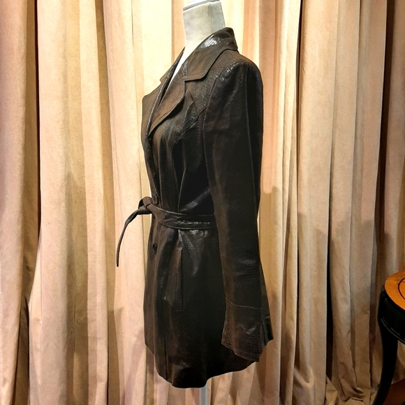 i. e. Leather jacket - Picture 3 of 9